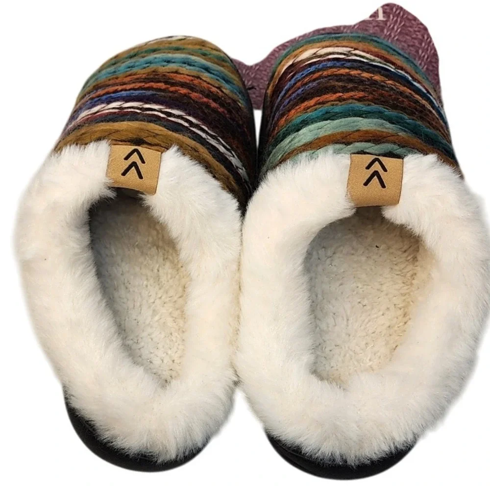 NWT Royal Deluxe Girls Slippers Size‎ Small 11-12 Memory Foam Multicolor Comfort